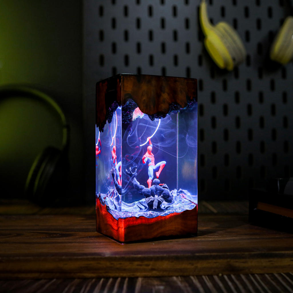 Spider-Man vs Venom Night Light - Image 12