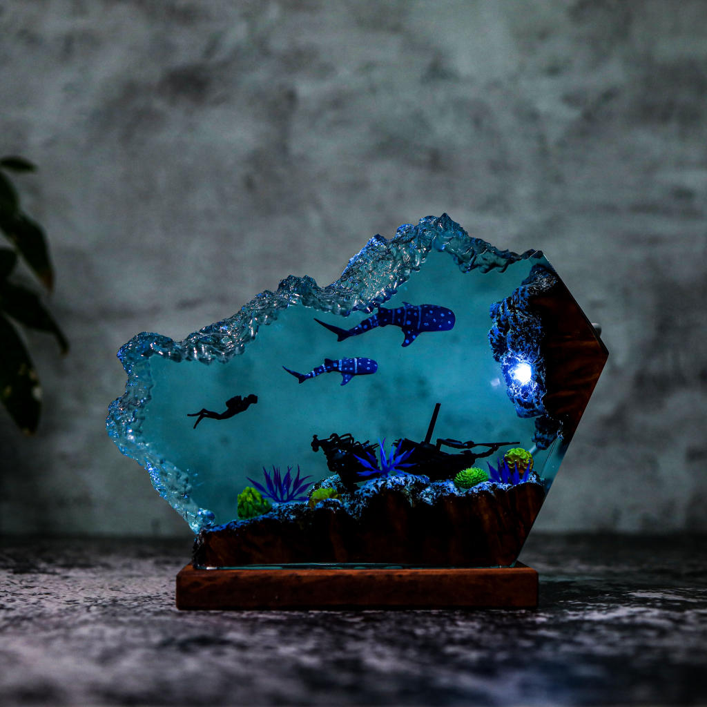 Whale Shark and Diver Epoxy Lamp - Image 11