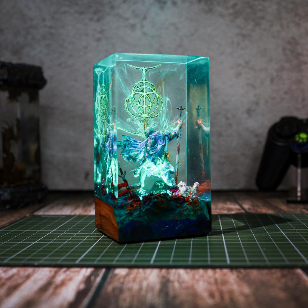 Medieval Knight Kneeling Lamp Ver 2 - Image 11