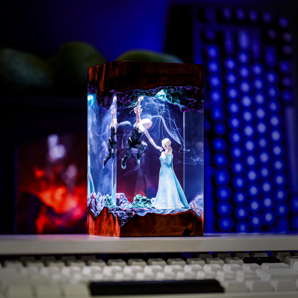 Frozen Elsa vs Spidergirl Lamp - Image 8