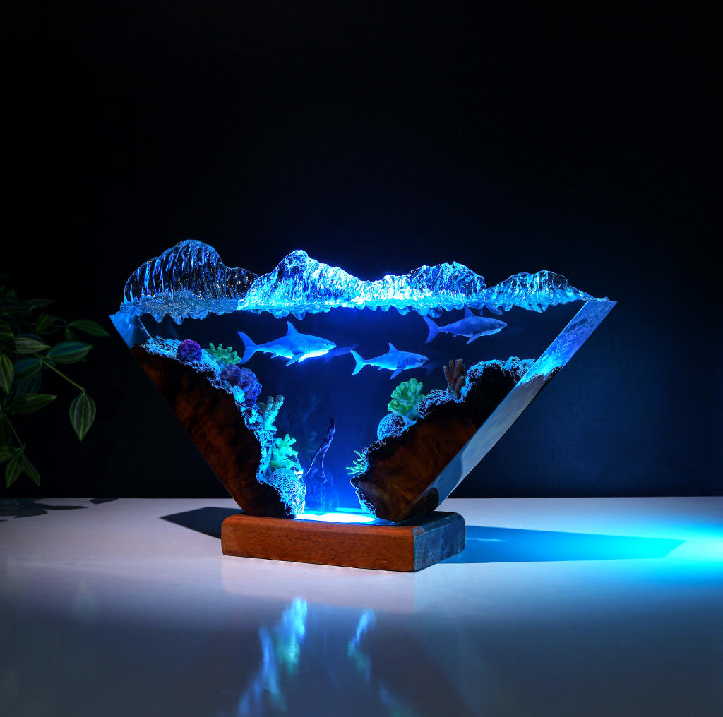 Inverted Triangle White Shark & Diver Epoxy Lamp - Image 8