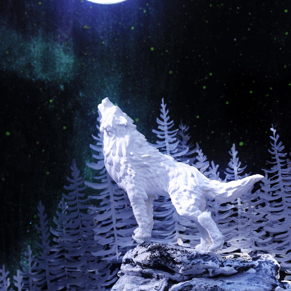Aurora Borealis Howling Wolf Lamp - Image 19
