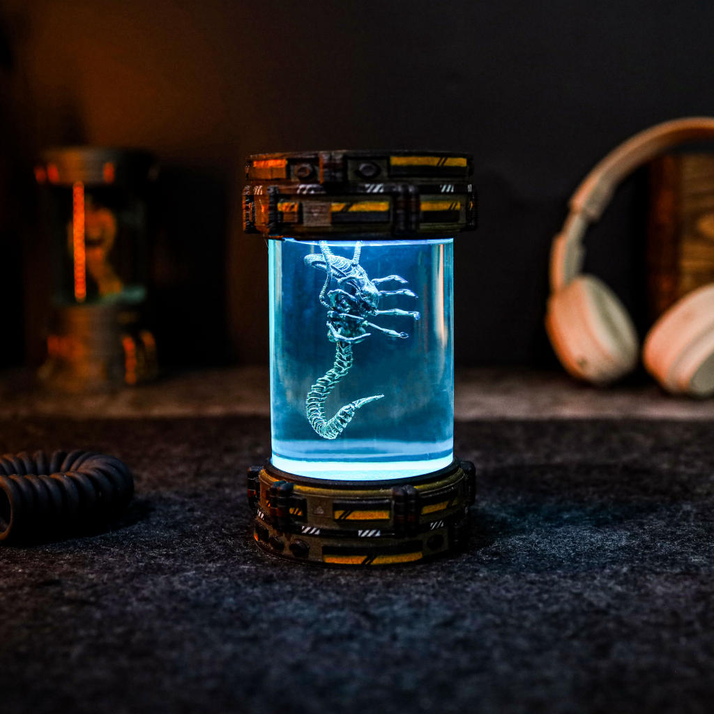 Alien FaceHugger Xenomorph Biolab Night Lamp - Image 3