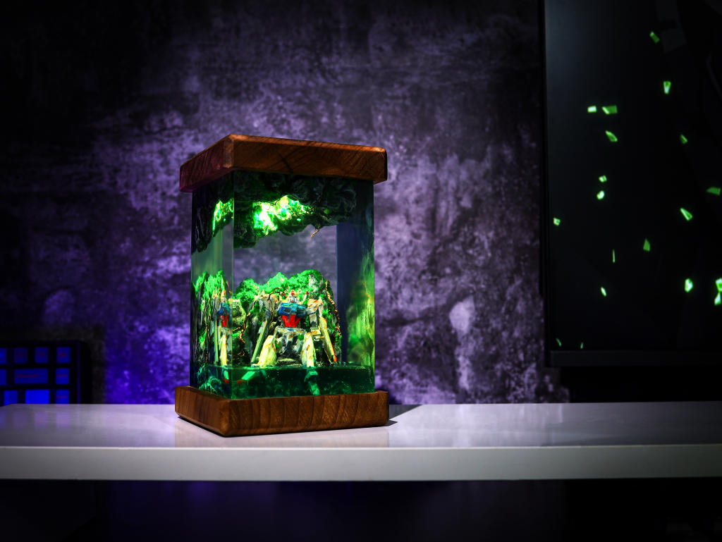 BROKEN Gundam in Deep Ocean Epoxy Lamp - Image 10