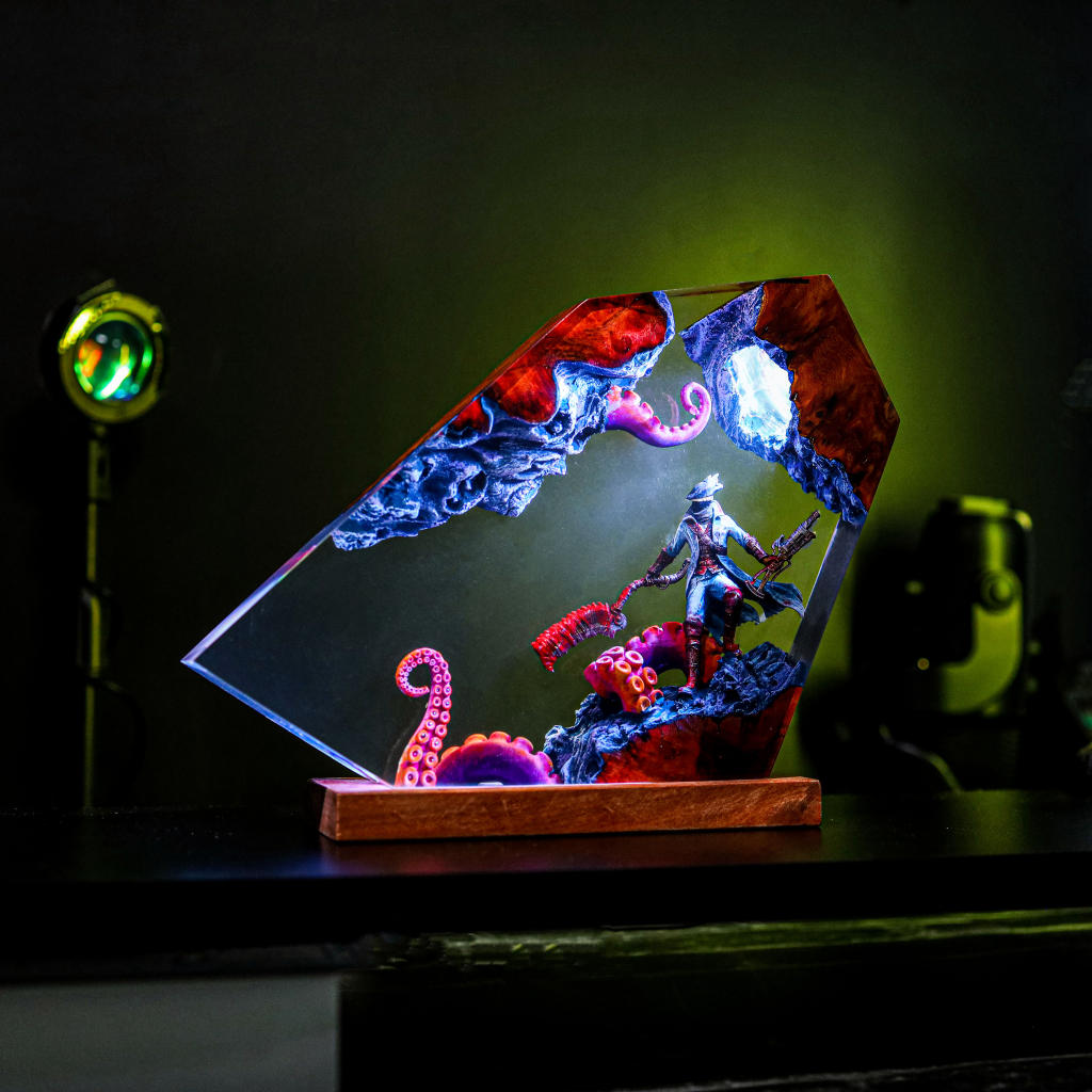 Bloodborne Hunter Epoxy Night Light - Image 3