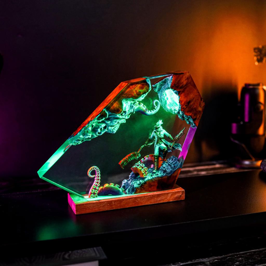 Bloodborne Hunter Epoxy Night Light - Image 4