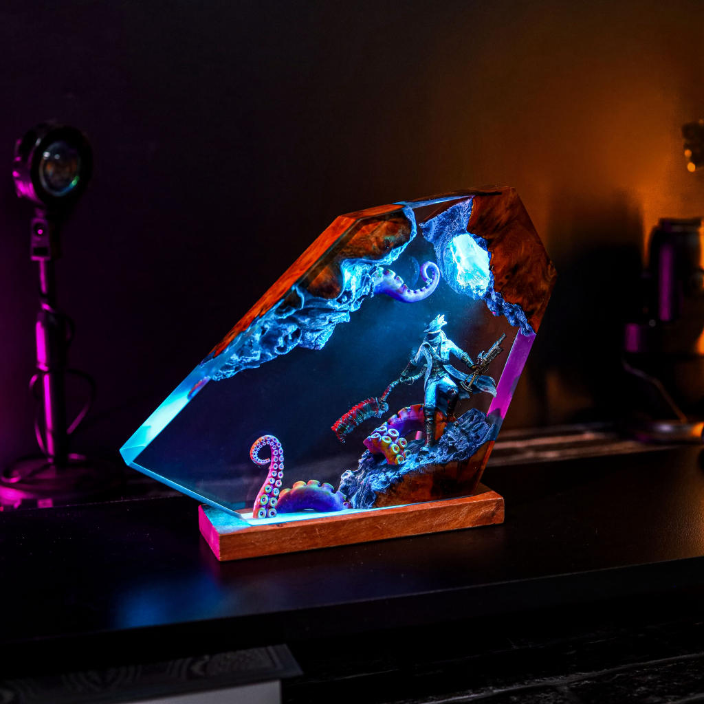 Bloodborne Hunter Epoxy Night Light - Image 5