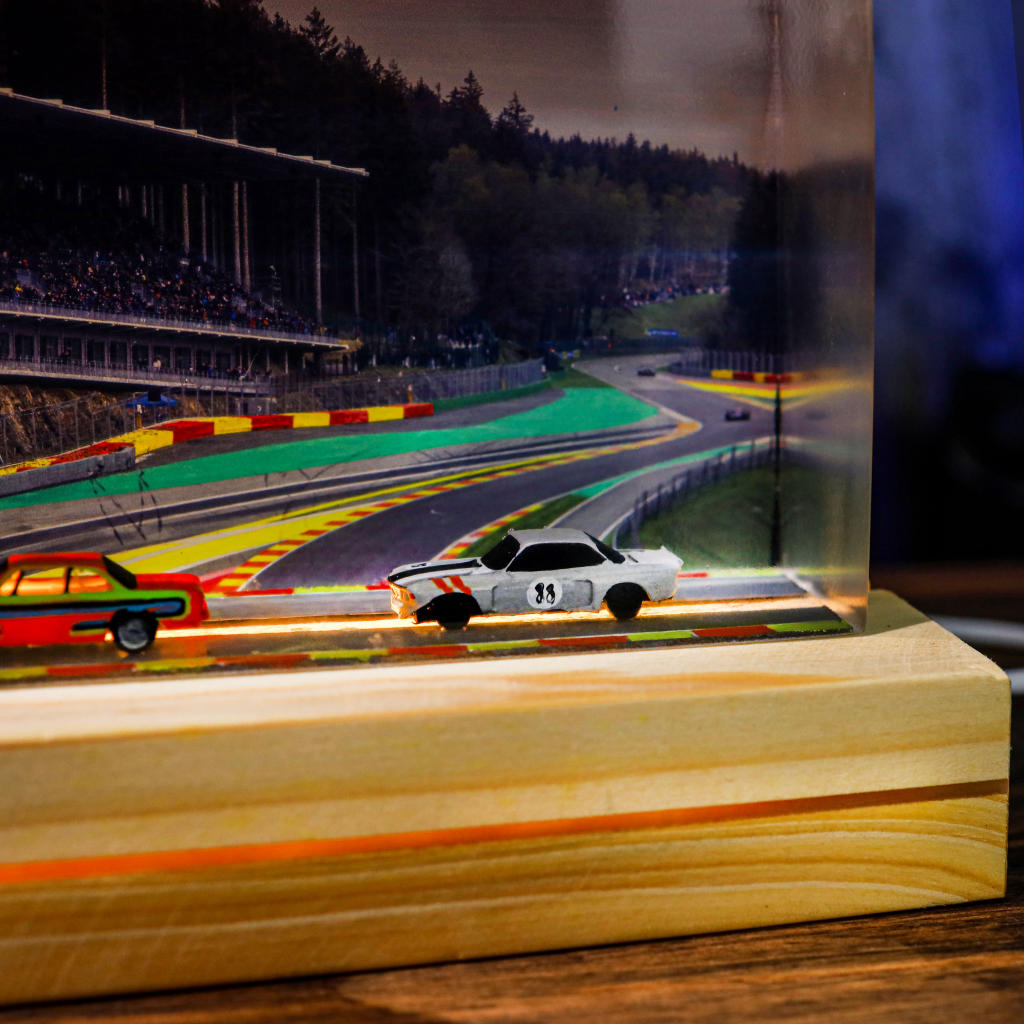 Car Racing Diorama Night Lamp - Image 4