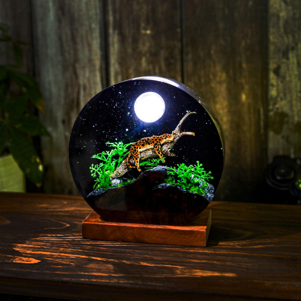 Circular Panther Resin Lamp - Image 5