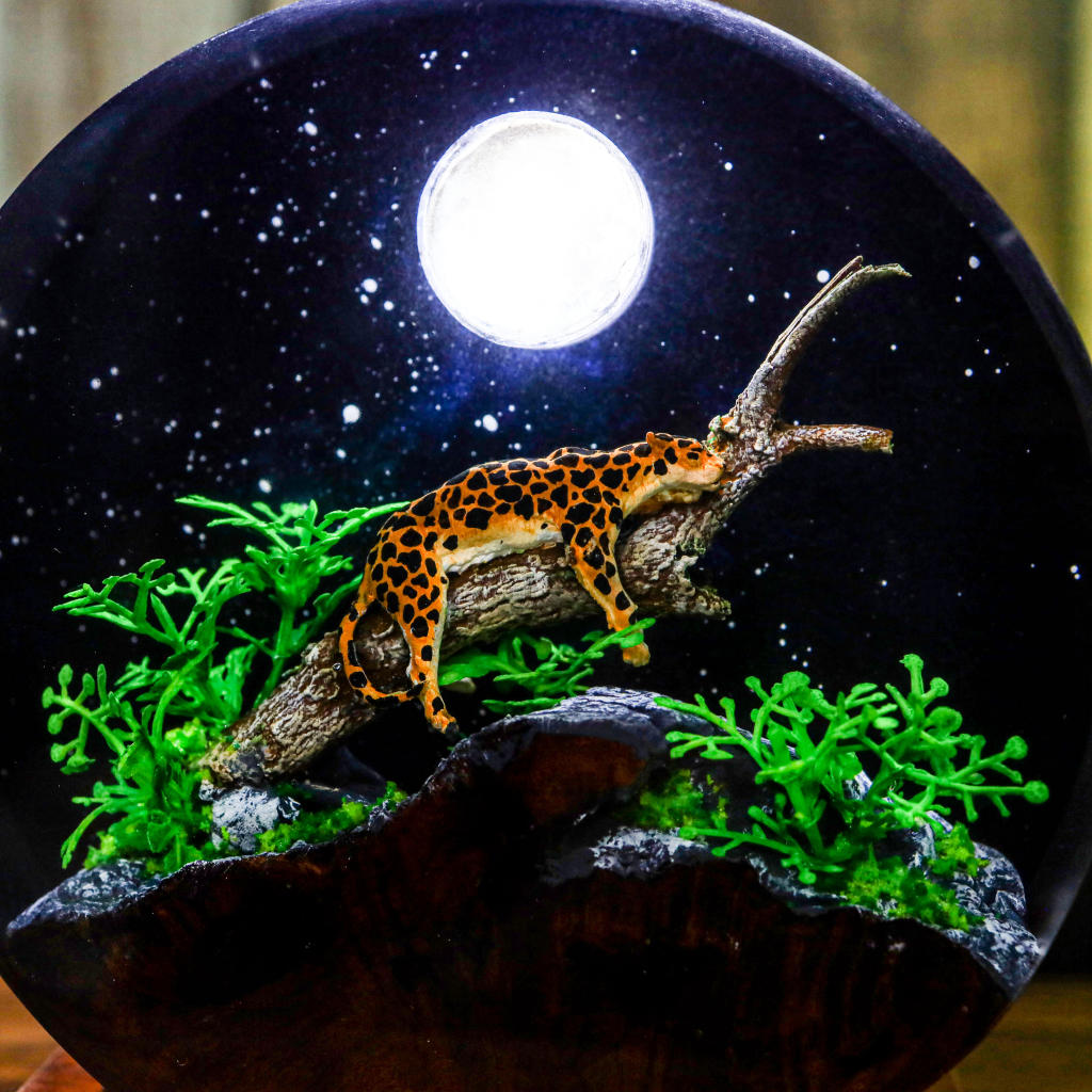 Circular Panther Resin Lamp - Image 6