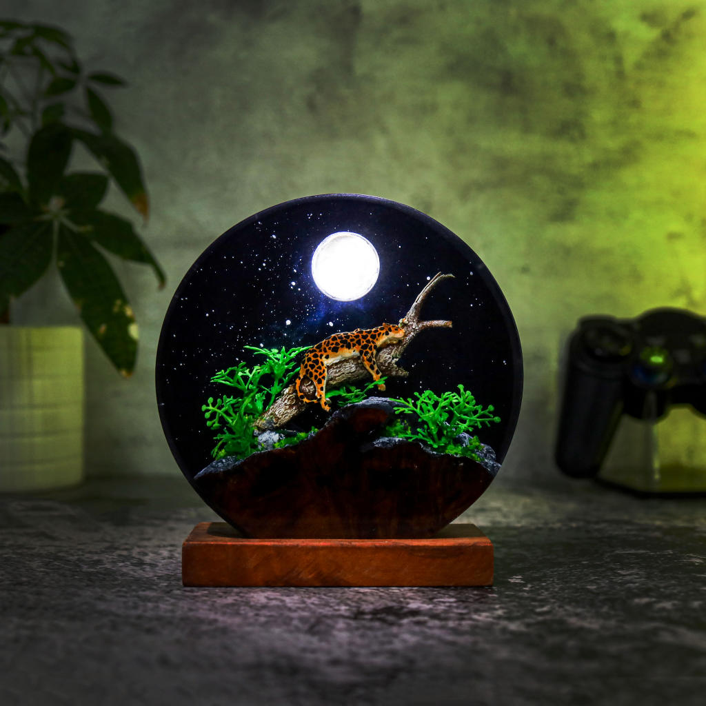 Circular Panther Resin Lamp - Image 7