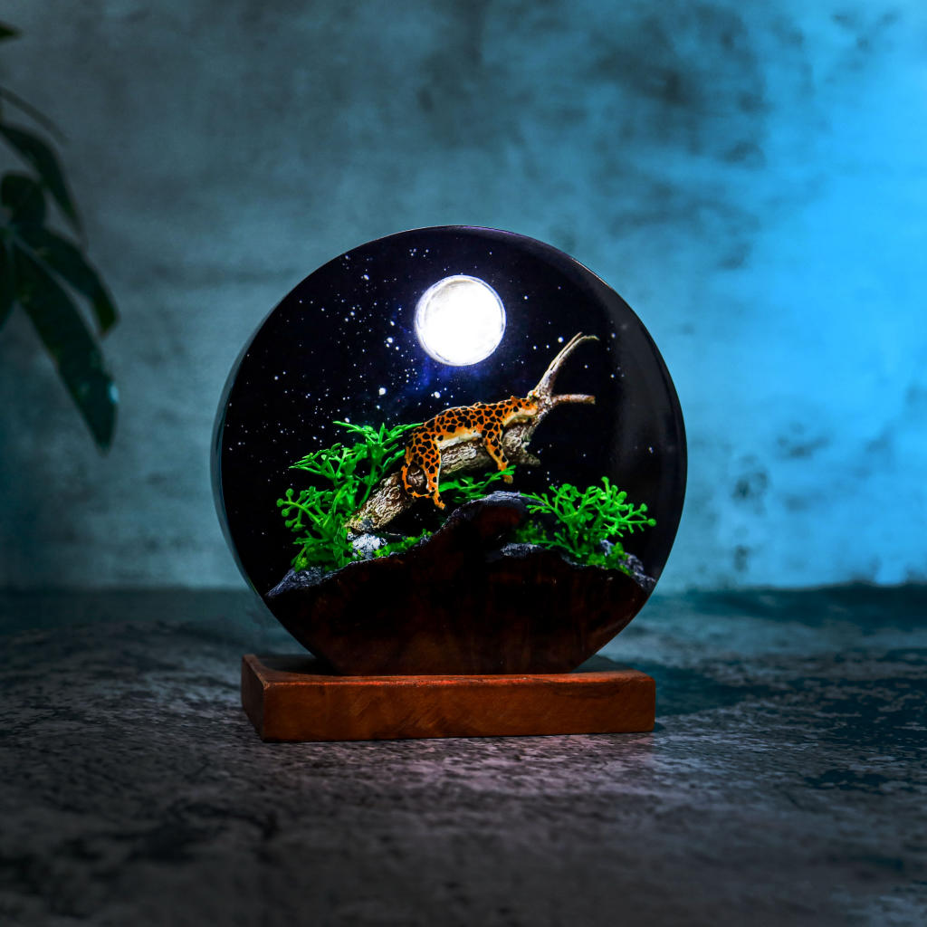 Circular Panther Resin Lamp - Image 9
