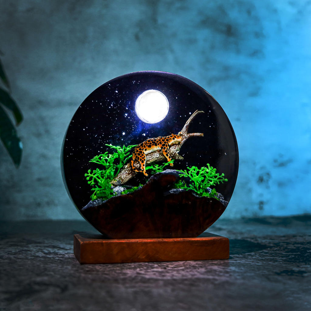 Circular Panther Resin Lamp - Image 10