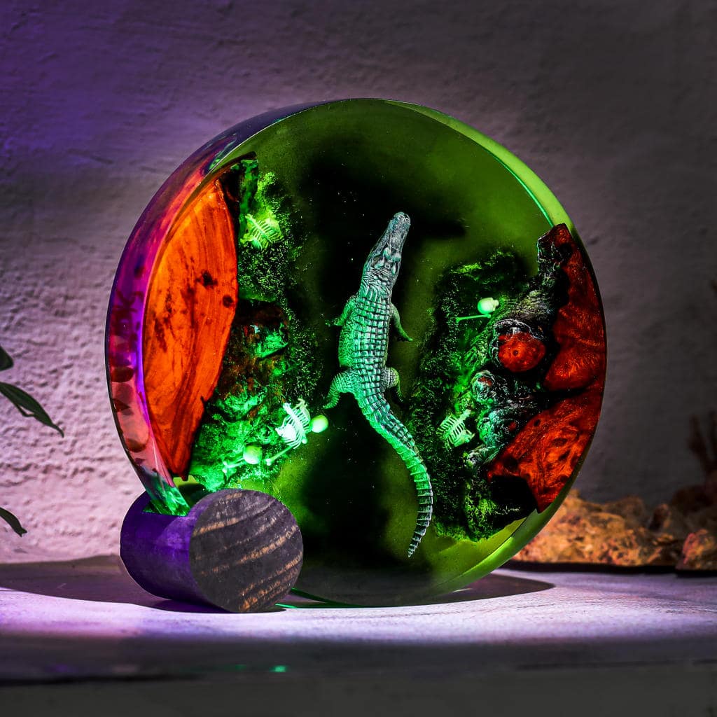 Crocodile Resin Lamp - Image 5