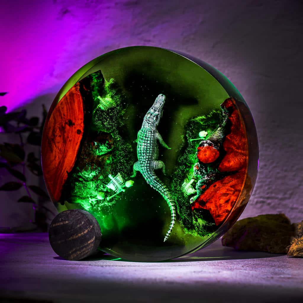 Crocodile Resin Lamp - Image 4