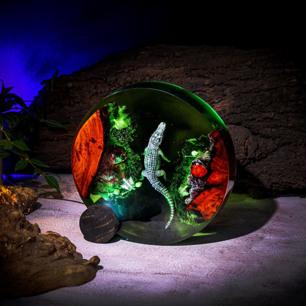 Crocodile Resin Lamp - Image 3