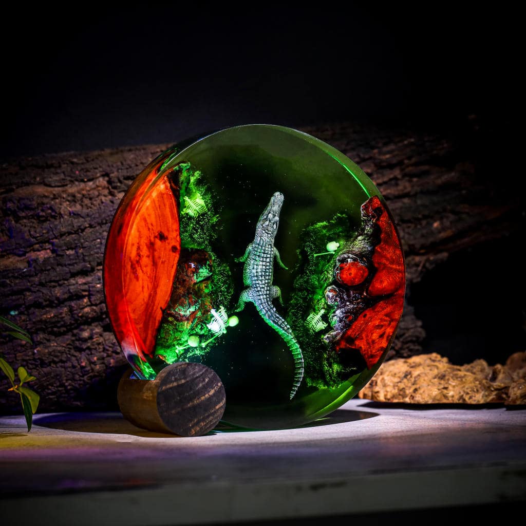 Crocodile Resin Lamp - Image 8