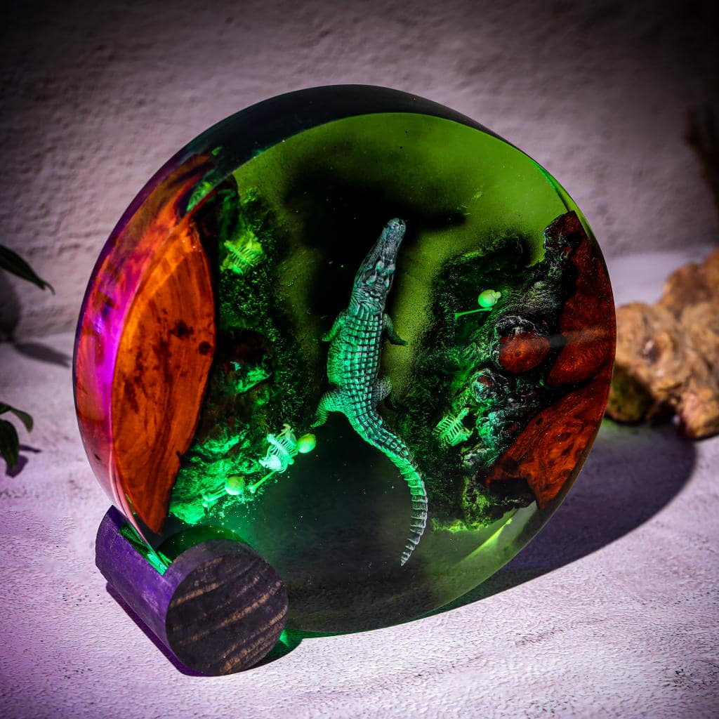 Crocodile Resin Lamp - Image 7
