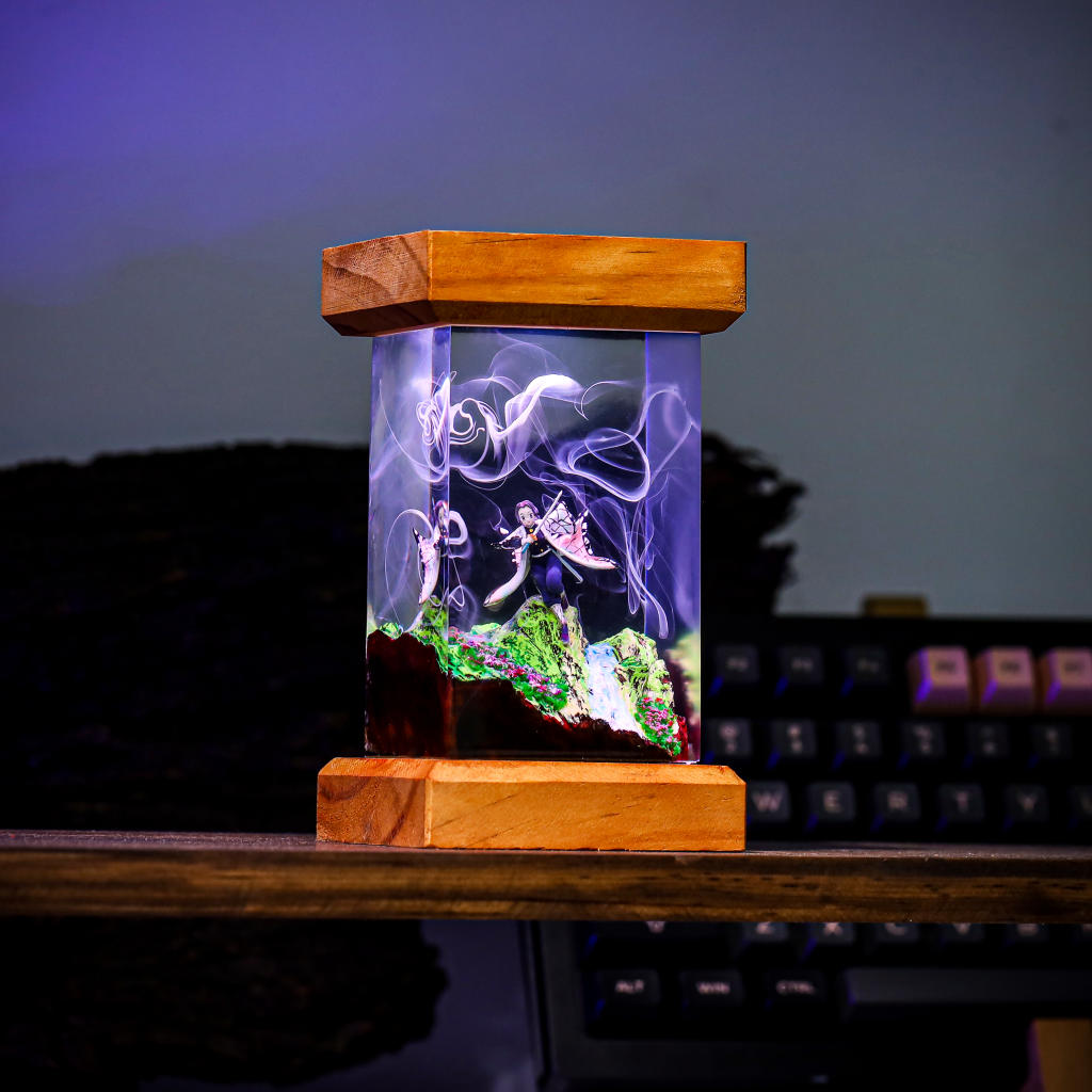 Butterfly Swordswoman Resin Lamp - Image 4