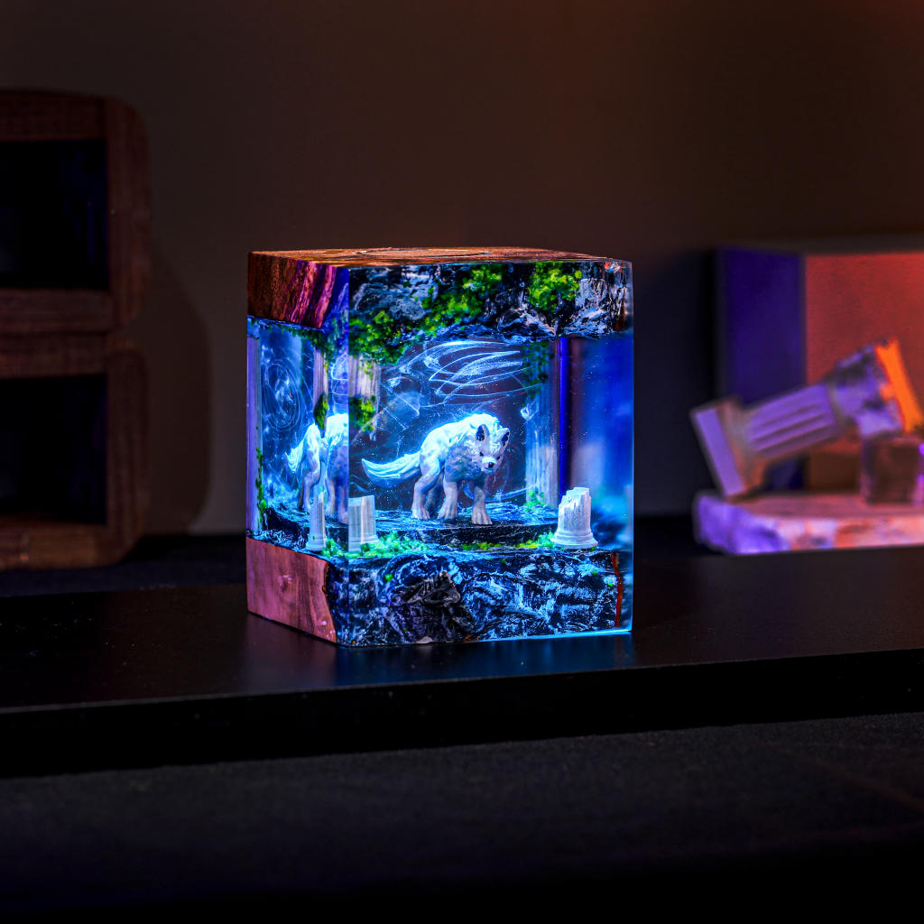 Hunting Wolf Night Light - Image 2