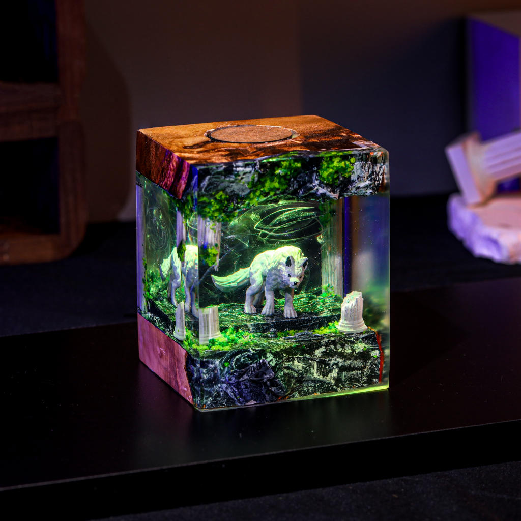 Hunting Wolf Night Light - Image 3
