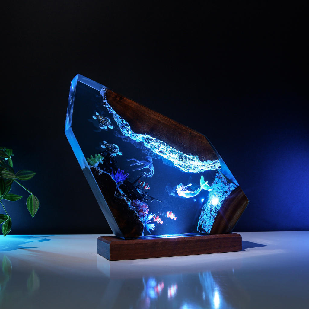 Kraken and Mermaid Epoxy Lamp - Image 8