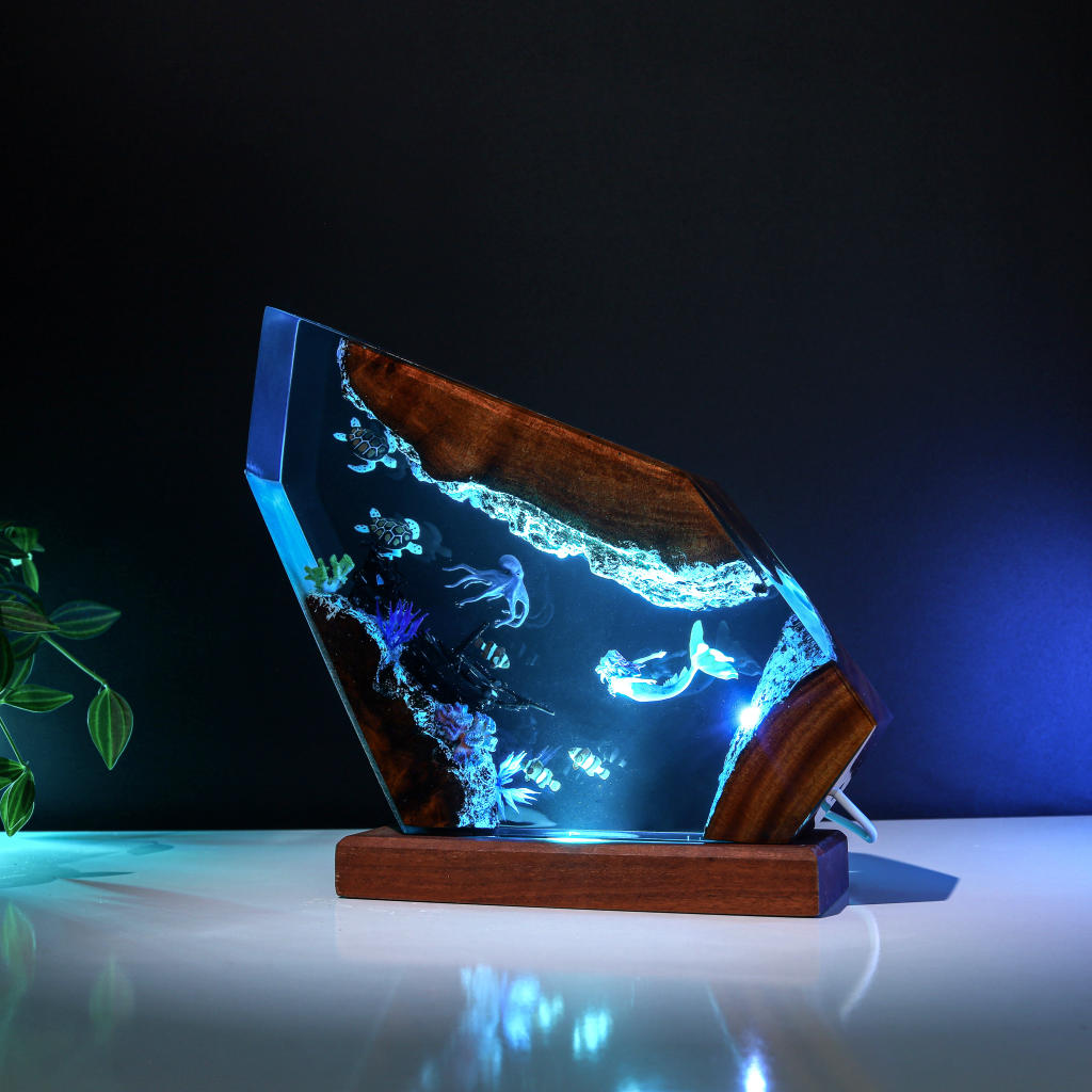 Kraken and Mermaid Epoxy Lamp - Image 7