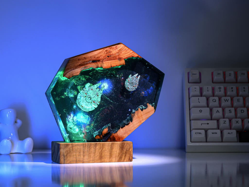 Millennium Falcon Spaceship Night Light - Image 6