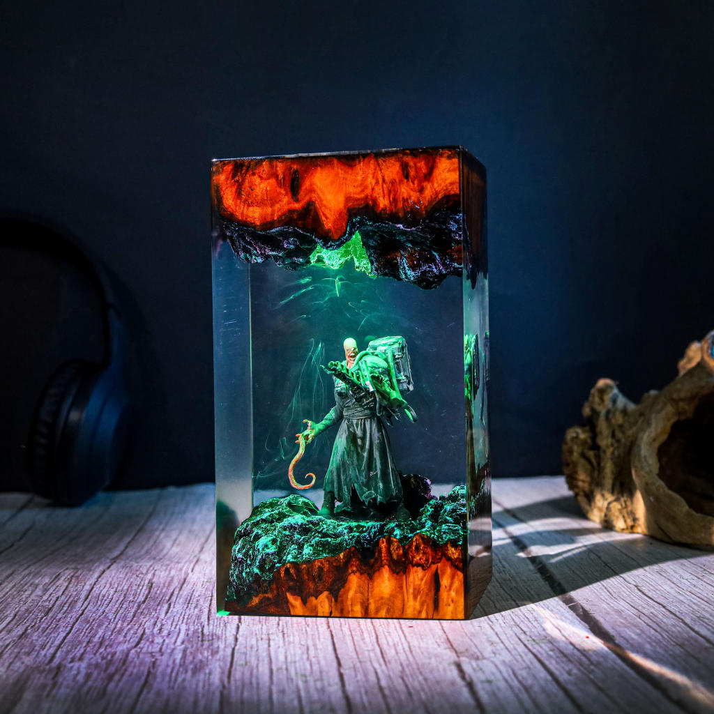 Nemesis from Resident Evil Resin Lamp - Image 8
