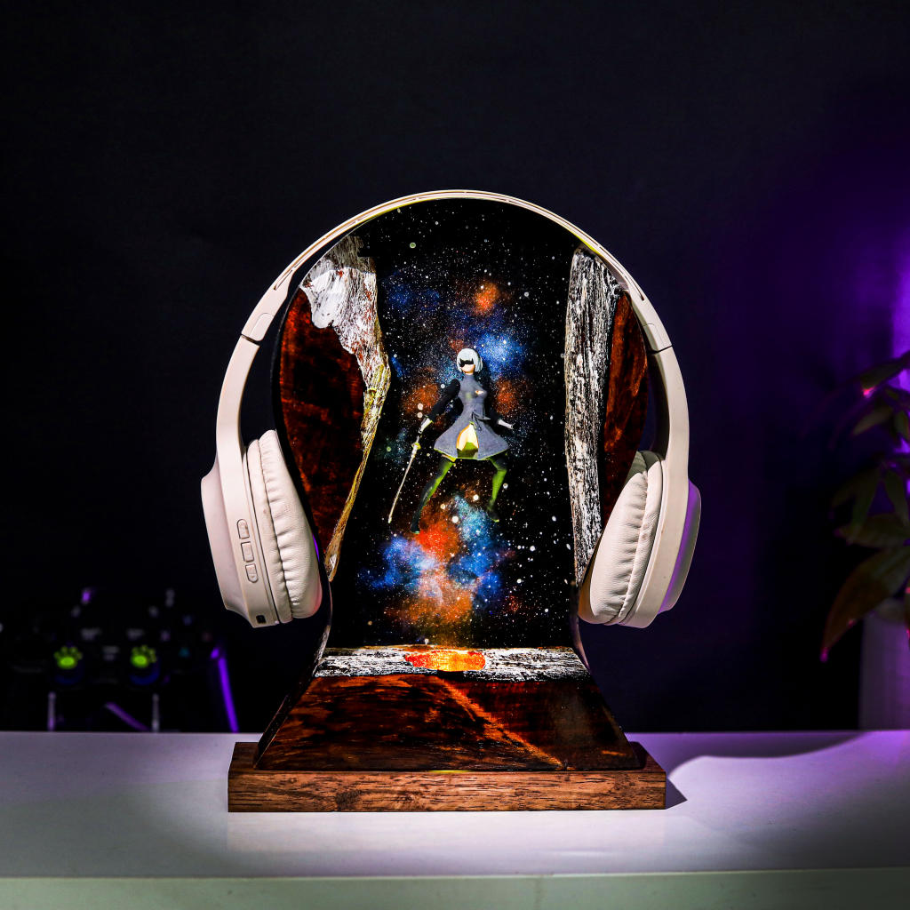 NieR: Automata Headphone Stand &amp; Night Light - Image 5