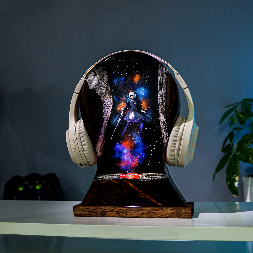 NieR: Automata Headphone Stand &amp; Night Light - Image 6