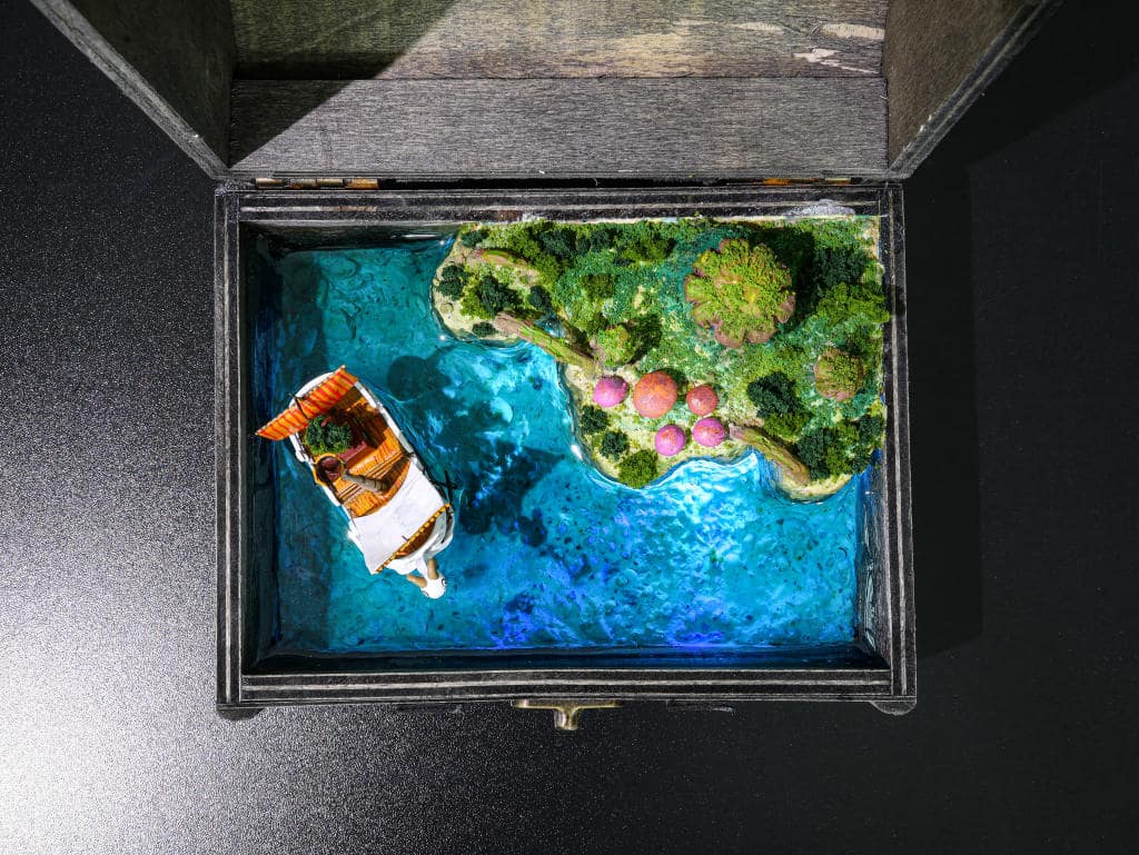 One Piece Epoxy Light Box - Image 4