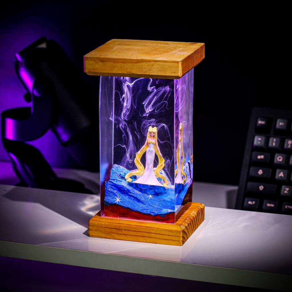 Neo-Queen Serenity Sailor Moon Lamp - Image 7