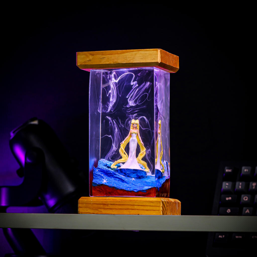 Neo-Queen Serenity Sailor Moon Lamp - Image 6
