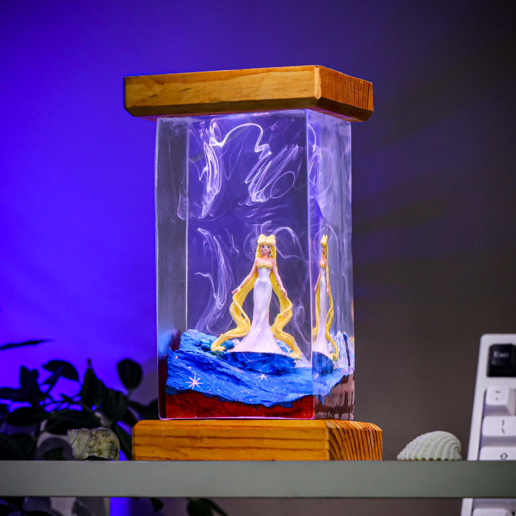 Neo-Queen Serenity Sailor Moon Lamp - Image 3