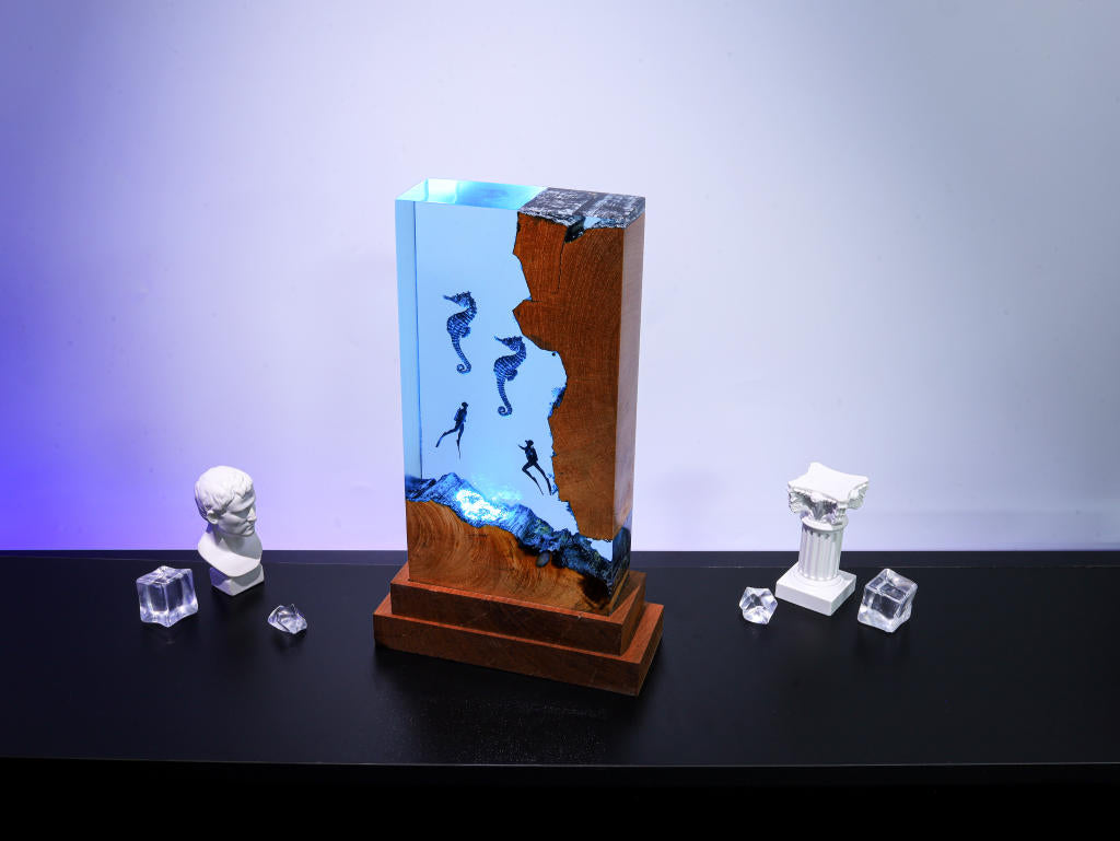 Sea Horse and Divers Night Lamp - Image 13