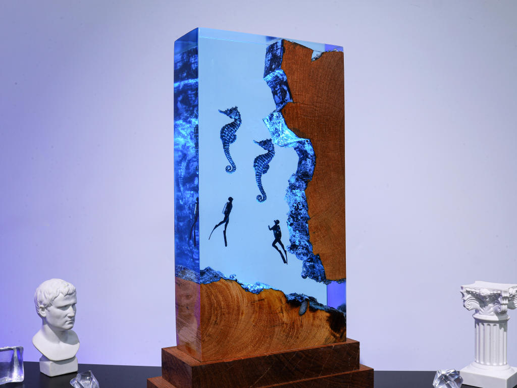 Sea Horse and Divers Night Lamp - Image 10