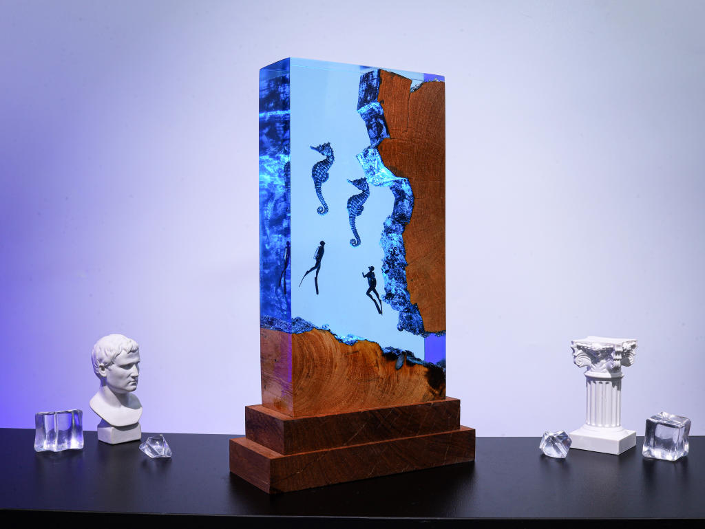 Sea Horse and Divers Night Lamp - Image 11