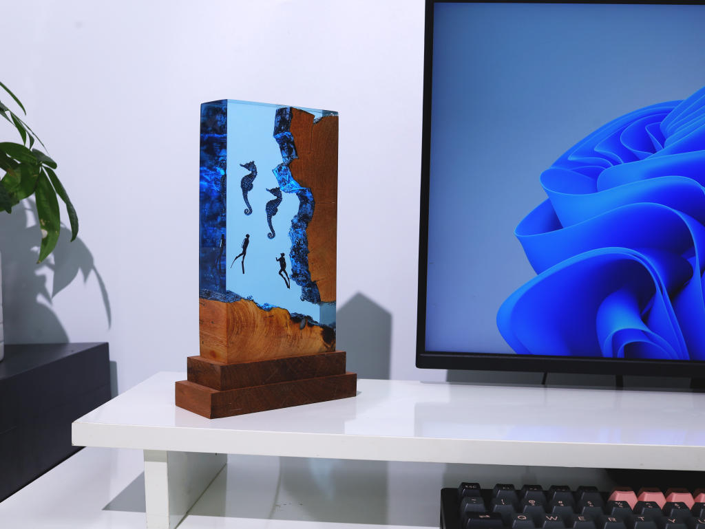 Sea Horse and Divers Night Lamp - Image 14