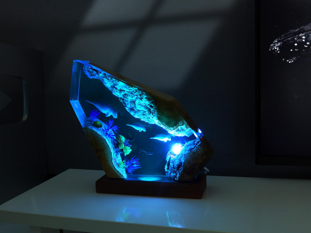 Seal Swimming Epoxy Lamp - Image 9