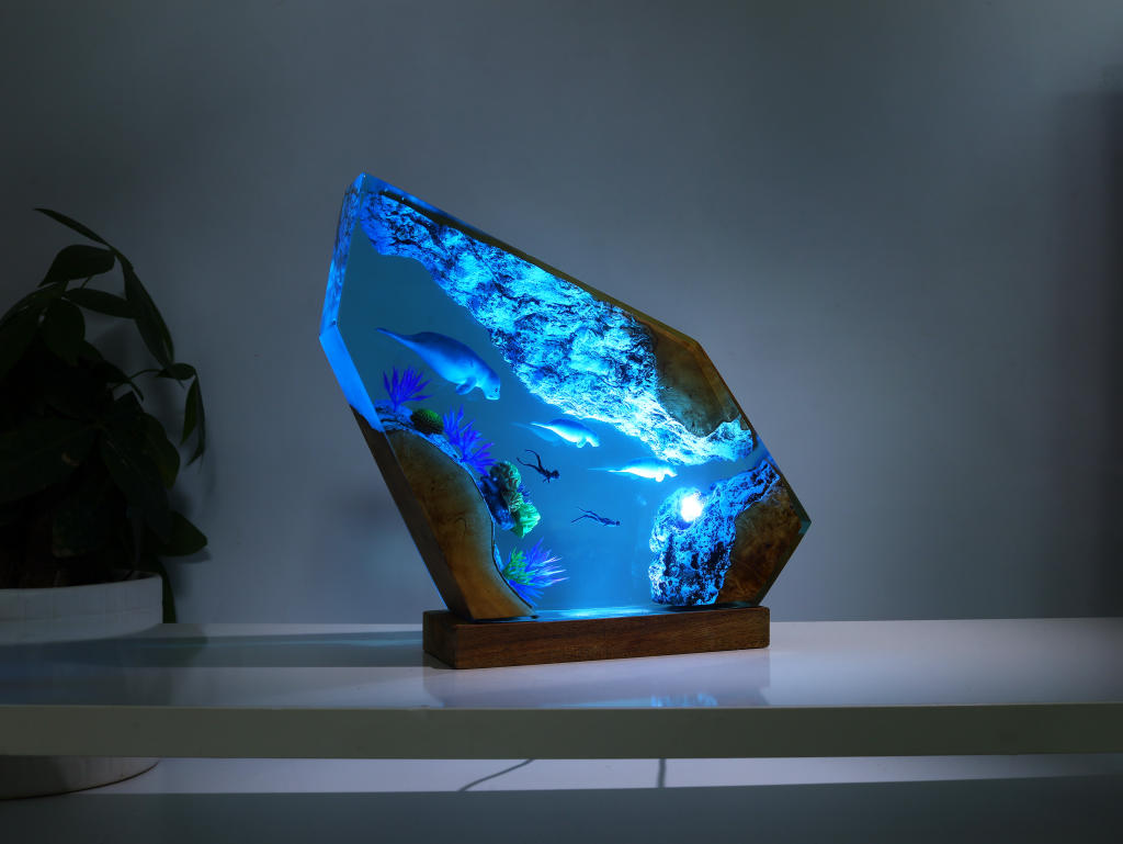 Seal Swimming Epoxy Lamp - Image 3