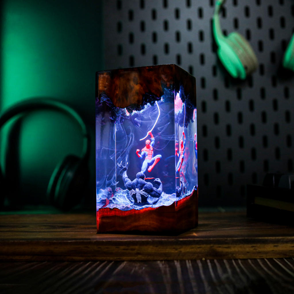 Spider-Man vs Venom Night Light - Image 9
