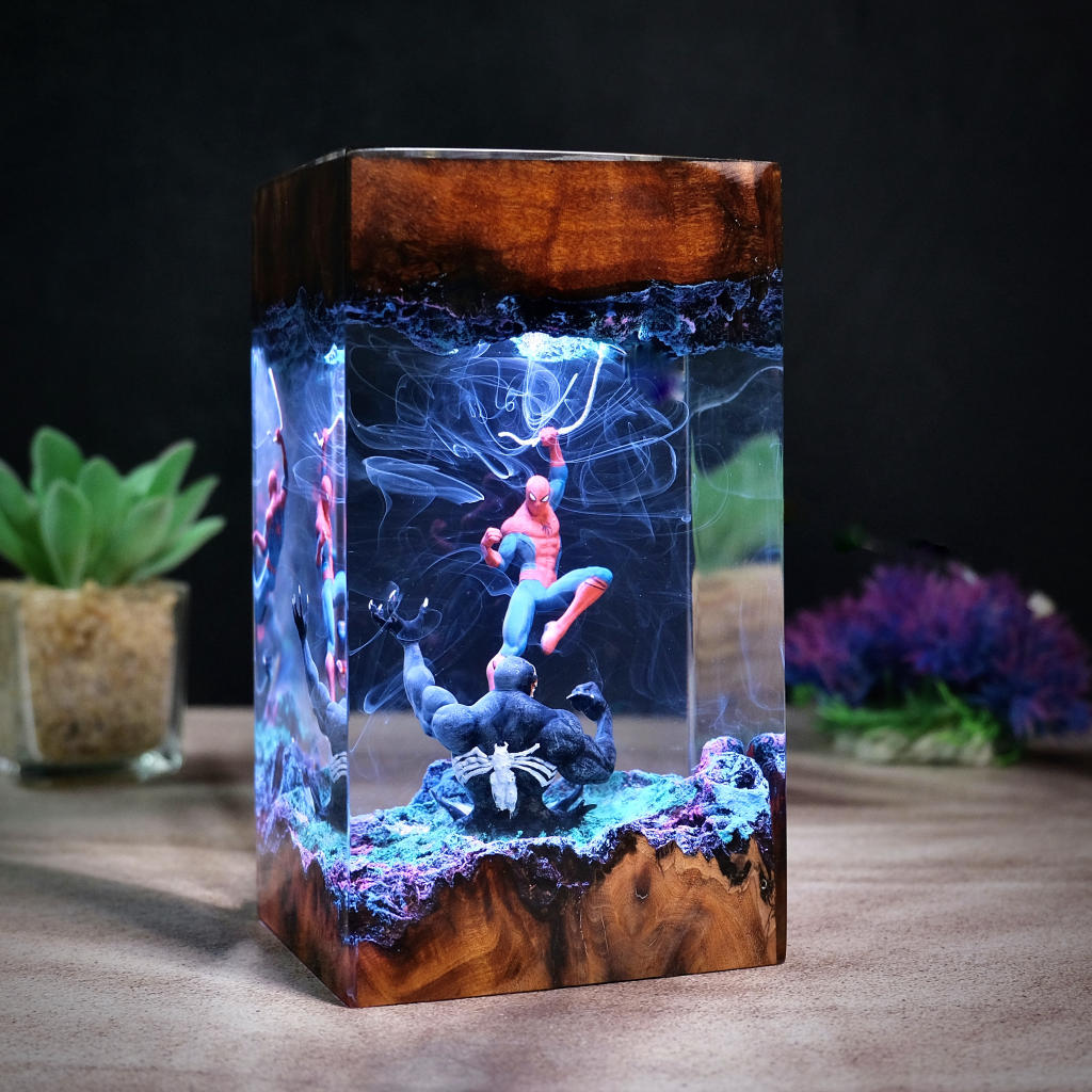 Spider-Man vs Venom Night Light - Image 3
