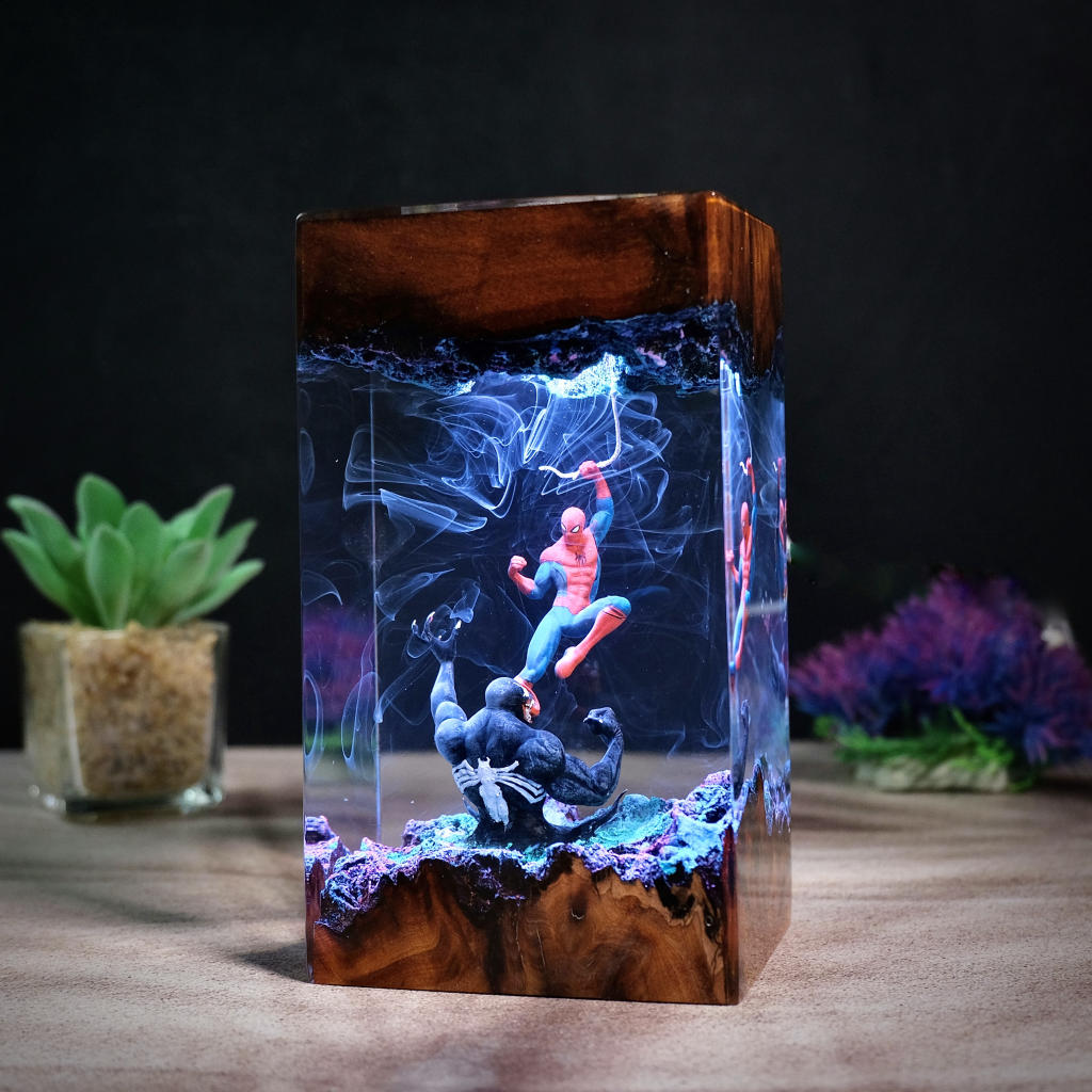 Spider-Man vs Venom Night Light - Image 4