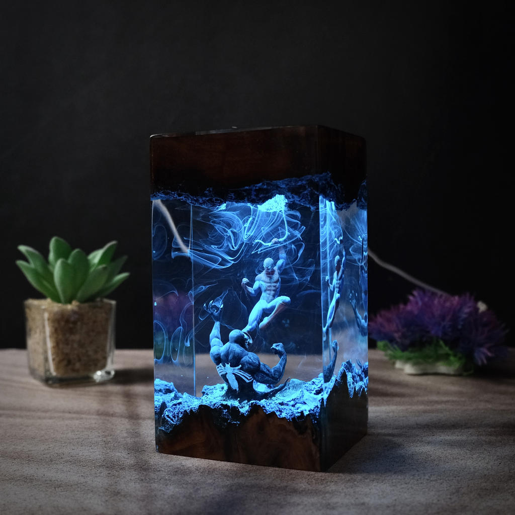 Spider-Man vs Venom Night Light - Image 7