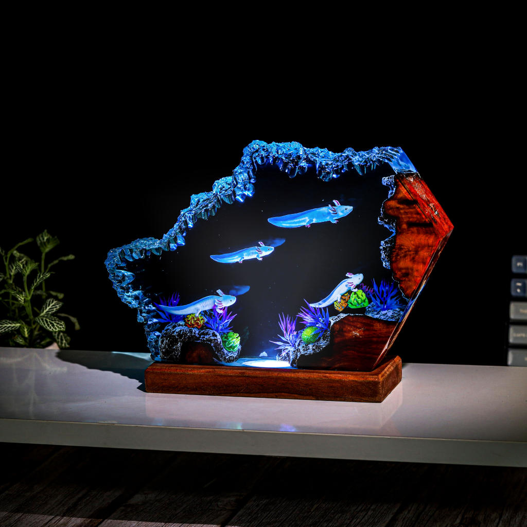 Swimming Axolotl Epoxy Lamp - Image 14