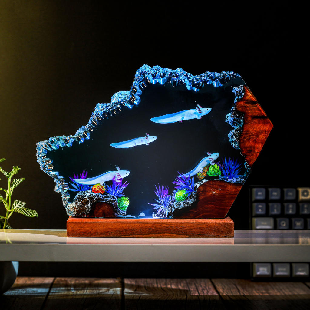 Swimming Axolotl Epoxy Lamp - Image 15