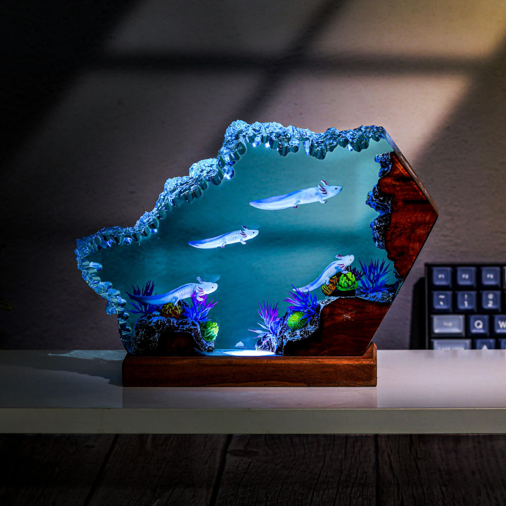 Swimming Axolotl Epoxy Lamp - Image 17
