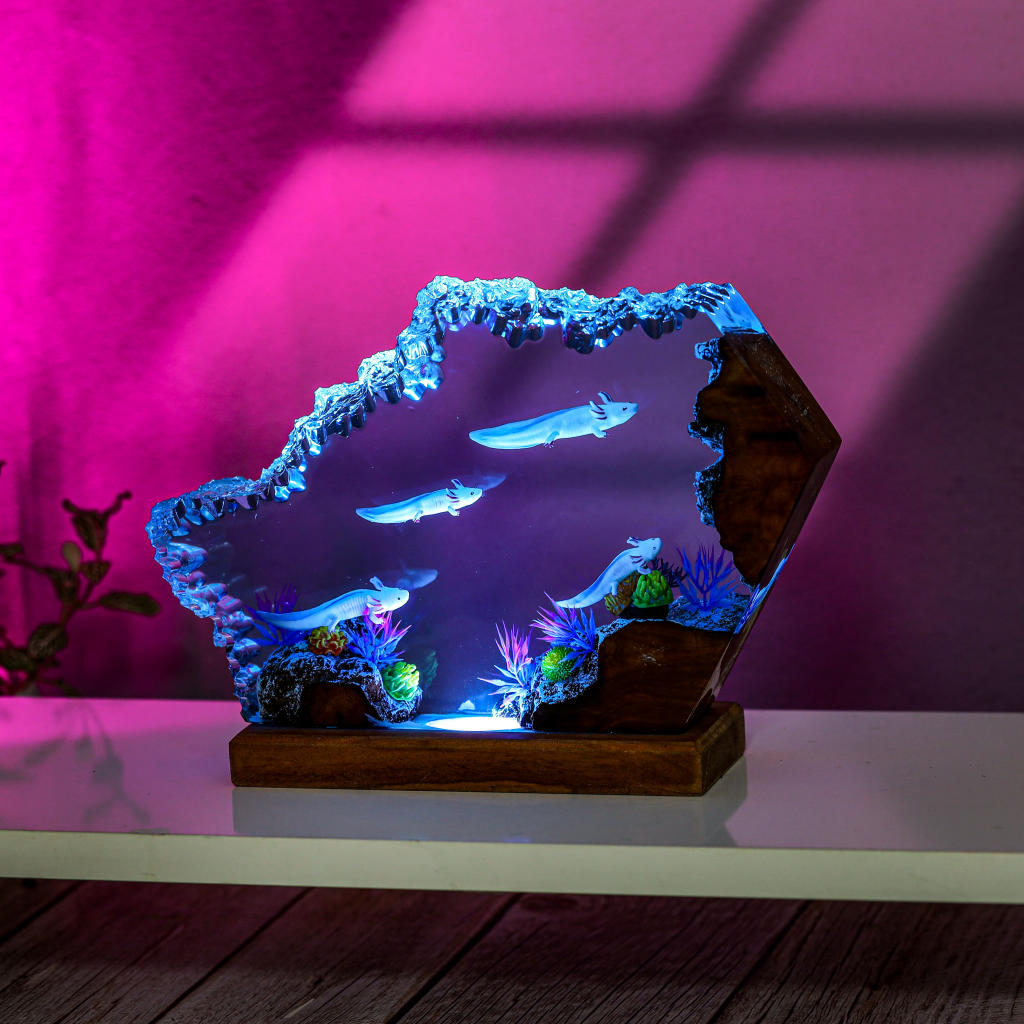 Swimming Axolotl Epoxy Lamp - Image 18