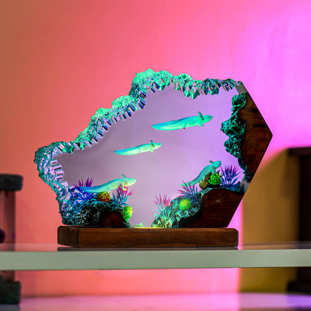 Swimming Axolotl Epoxy Lamp - Image 7